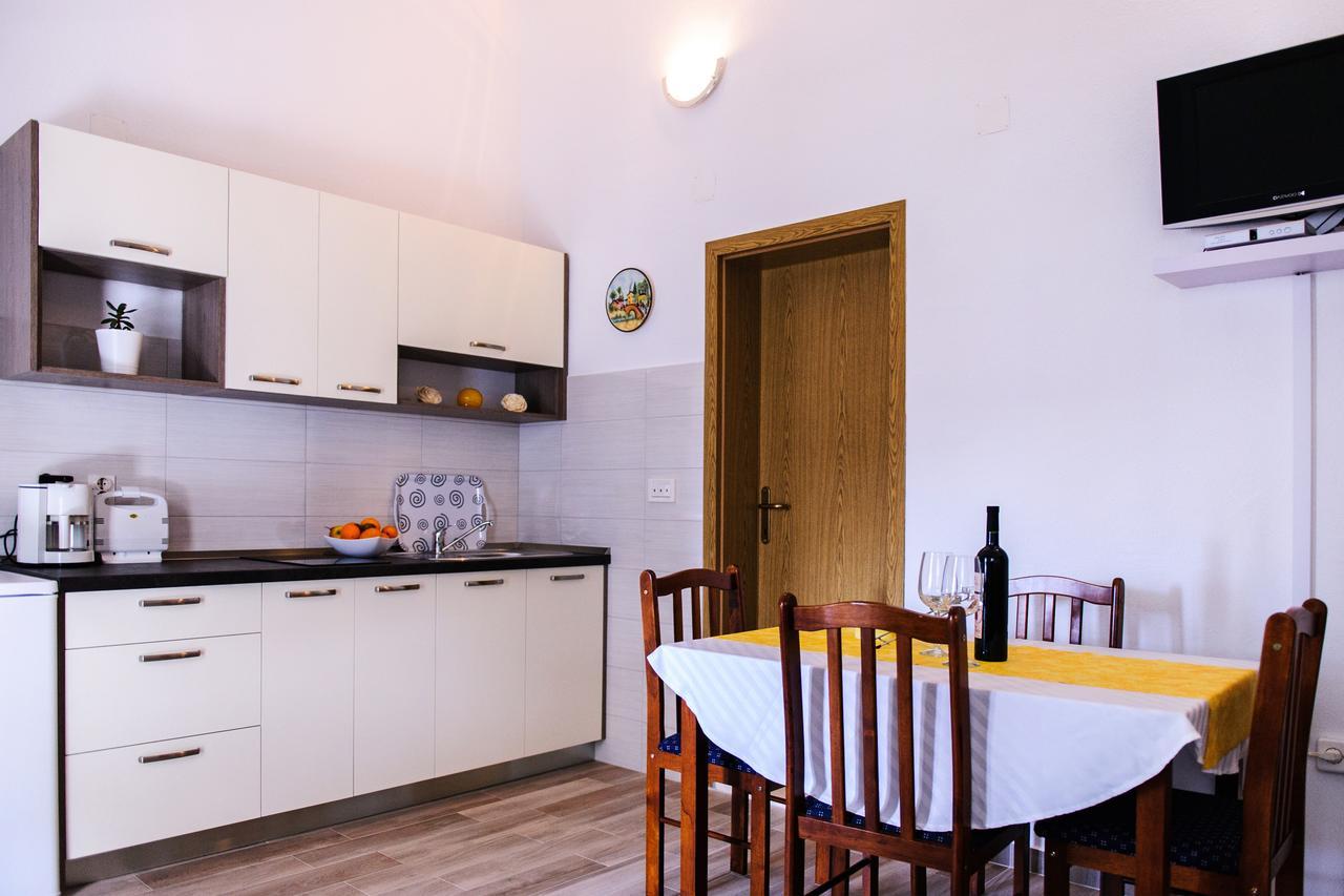 Apartments Mila มารีนา ภายนอก รูปภาพ